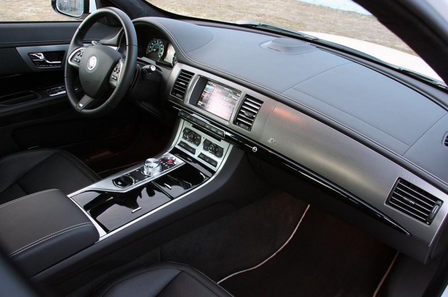  Jaguar XFR 2012 года  (фото 22 из 46)